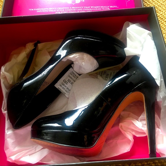 Vince Camuto Black Patent Leather Heels/Pump